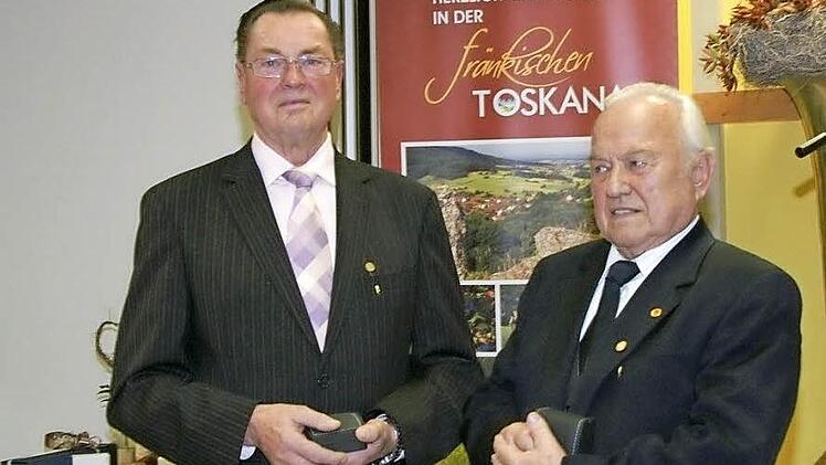 Die mit der B&uuml;rgermedaille geehrten Klemens Neundorfer und Franz Milsch (rechts)