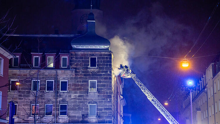 Zeugen melden Wohnungsbrand in N&uuml;rnberg