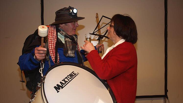 Auf einer Wallfahrt geht es auch immer wieder einmal lustig zu. Beispiele schilderten in ihrem Sketch Monika und Otmar Lutz.