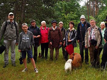 Die Wandergruppe trotzt dem Regen.Foto: Hans-Jürgen Neumann