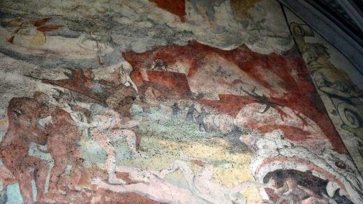 Die Fresken bed&uuml;rfen dringend einer gr&uuml;ndlichen Reinigung.  Foto: Markus Hauck/pow