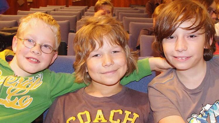 Den Fünftklässlern (von links) Jonas Münzel, Niklas Krüglein und Janik Stumpf hat die Aufführung gefallen.