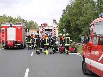 In Mittelfranken ist es am Sonntag zu einem schweren Verkehrsunfall gekommen. Ein Motorradfahrer wurde dabei schwer verletzt. Foto: Fechner/News5