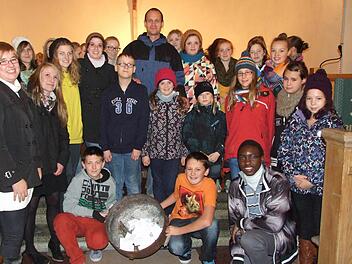 Lauter Glückspilze: Beim Jugendgottesdienst in Bischofsheim zum Thema "Glückspilze" zeigte Pfarrer Matthias Schricker Wege auf, wie Glück und Zufriedenheit zu finden sind. Fotos: Eckert