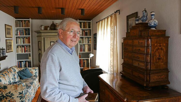 Engelbert Wagner in seinem Haus in Hausen. Fotos: Barbara Herbst
