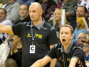 Nicht immer war Coburgs Trainer Jan Gorr mit den Leistungen seiner Spieler zufrieden. Der engagierte Coach fordert ständig Verbesserung, denn für ihn zählt langfristig die Entwicklung des Teams. Fotos: Albert Höchstädter