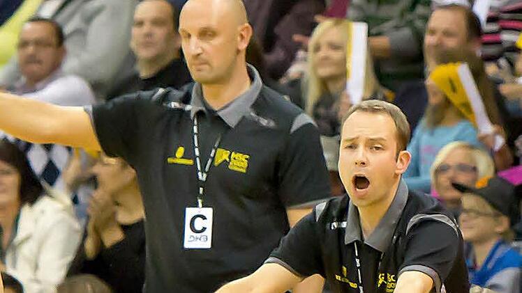 Nicht immer war Coburgs Trainer Jan Gorr mit den Leistungen seiner Spieler zufrieden. Der engagierte Coach fordert ständig Verbesserung, denn für ihn zählt langfristig die Entwicklung des Teams. Fotos: Albert Höchstädter