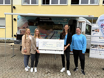 Uniklinikum Erlangen: Schüler spenden 500 Euro für Krebsforschung