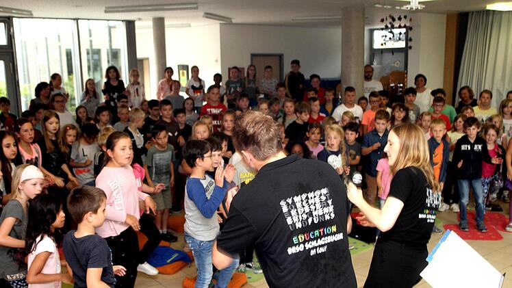 Die Schüler waren bei der "Body-Percussion" voll dabei.Günther Geiling