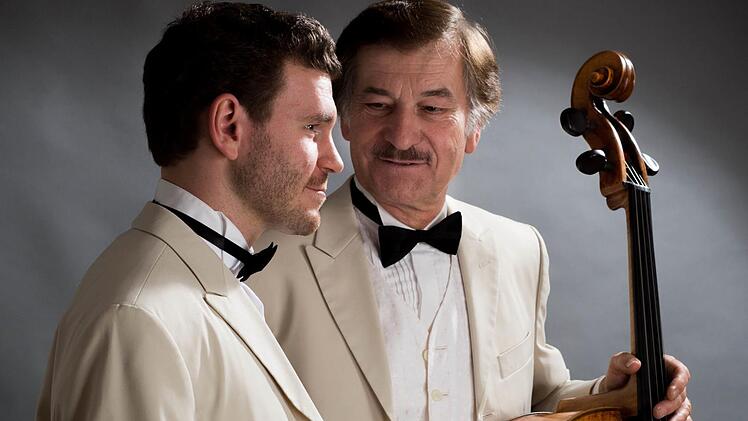 Das  Cello-Duo  Reiner  und  Hans-Henning  Ginzel  privat