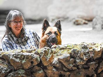 rene Hohe mit ihrem Hund. Susi Krug