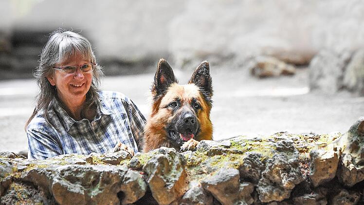 rene Hohe mit ihrem Hund. Susi Krug