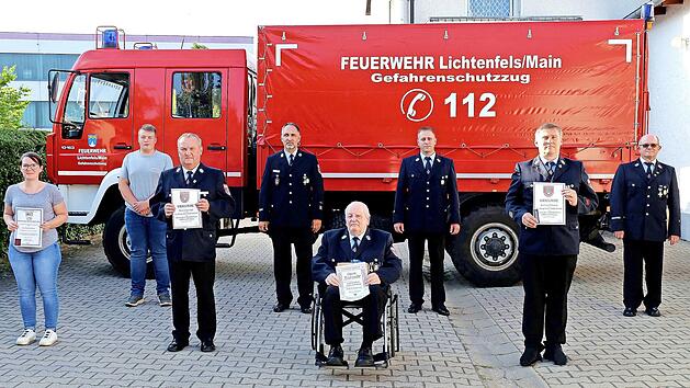 Ehrungen und Ernennungen standen beim Gefahrenschutzzug an: (von links) Miriam Motschmann (Hauptfeuerwehrfrau), Fabian Hoffmann (Neuaufnahme), Georg Storath (40 Jahre Mitgliedschaft), Oliver Schardt (Kommandant), Wilfried Bergmann (Ehrenmitglied), Michael Fischer (2. Kommandant), Gerd Klemenz (30 Jahre Mitgliedschaft) und Georg Storath (Vorsitzender)