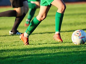 Würzburg: Typische Verletzungen bei jungen Fußballerinnen - Uni führte bundesweit erste Studie durch