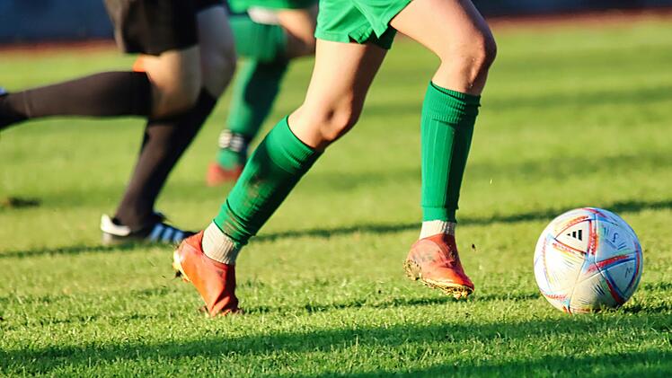 Würzburg: Typische Verletzungen bei jungen Fußballerinnen - Uni führte bundesweit erste Studie durch