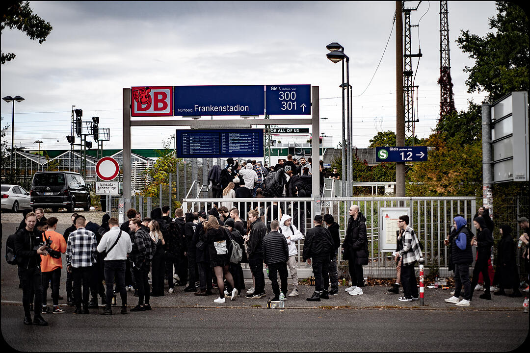 Hard Techno und Trance in drei verschiedenen Party-Waggons!