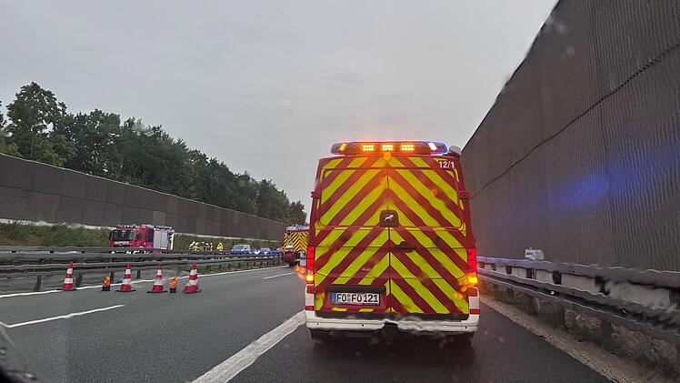Unfallchaos auf A73 bei Forchheim: "Tr&uuml;mmerfeld" legt Verkehr lahm