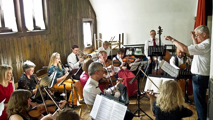 Viel Beifall gab es für den Musizierkreis Neustadt beim Auftritt im Landgasthaus in Meilschnitz. Fotos: Jochen Berger