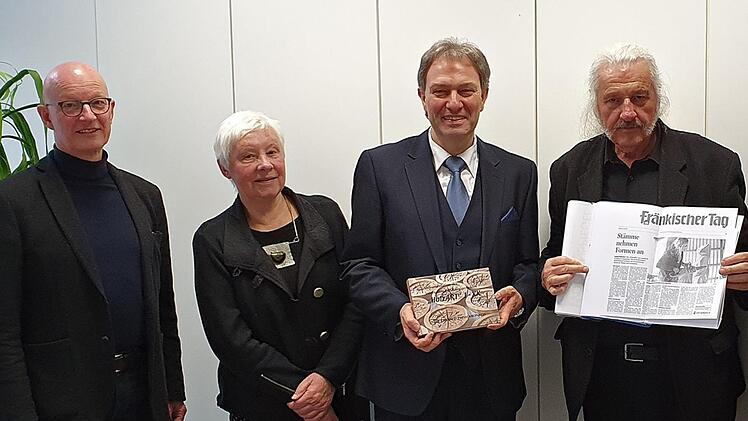 Ein neues Trägerkonzept soll die HolzArt 2021 in neuem Glanz erstrahlen lassen. Sorgen wollen dafür (von links) Gerhard Müller, Gisela Cesaro, Landrat Klaus Löffler nd Ingo Cesaro und Kreiskulturreferentin Gisela Lang (fehlt auf dem Foto).Maria Löffler