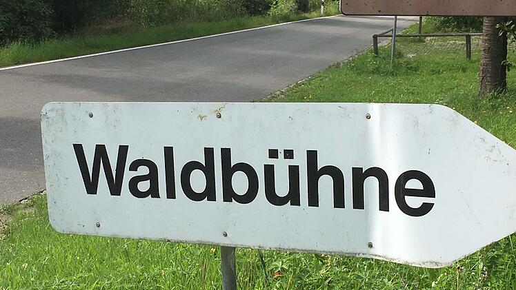 Wegweiser zur Waldbühne Heldritt Foto: Archiv/Jochen Berger