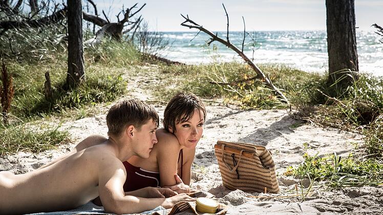 Paradies Vogelinsel: Christian (Jonas Nay) und Stella (Julia Koschitz) haben einen privaten Ort gefunden.