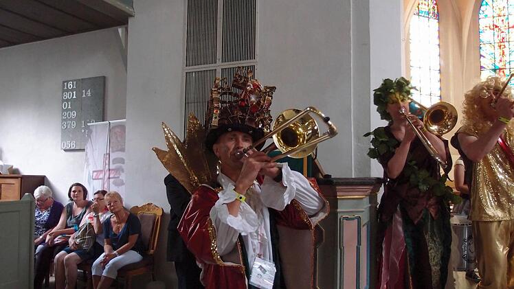 Samba-Festival in Coburg: Impressionen vom Gastspiel der Quastenflosser in der Heilig-Kreuz-KircheFoto: Jochen Berger