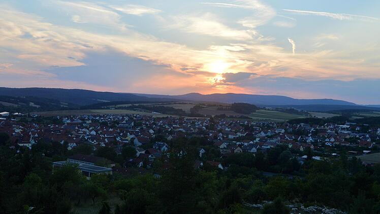 Sonnenuntergang &uuml;ber N&uuml;dlingen Foto: Arthur Stollberger