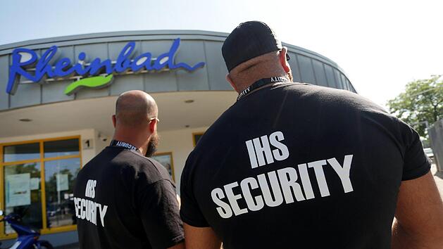 Die Konsequenzen aus   wiederholten Tumulten im D&uuml;sseldorfer Rheinbad: Der Einsatz von  Security,   Video&uuml;berwachung, Unterst&uuml;tzung durch das Ordnungsamt und Ausweispflicht Foto: David Young/dpa