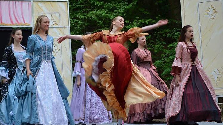 Die anmutigen Tänzerinnen des Ballettstudios Am Ketschentor Foto: Gabi Bertram