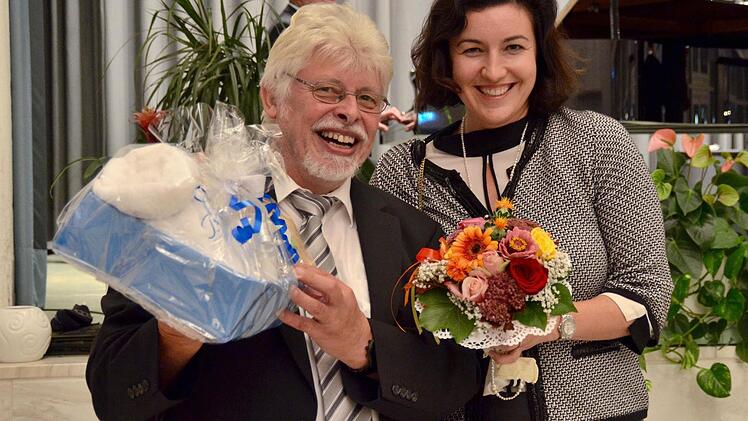 Wolfgang Back, wie ihn die meisten im Landkreis kennen. Er dankt Dorothee Bär für ihr Kommen und die Festrede bei der Vereidigung des 86. Offizieranwärter-Lehrgangs.  Foto: Kathrin Kupka-Hahn