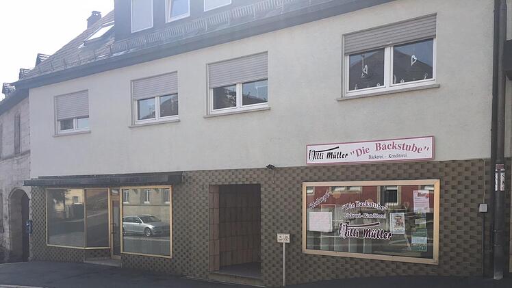 Die Lotto-Stelle (l.) und die Bäckerei-Filiale in Nordhalben haben geschlossen. Die Gemeinde bemüht sich um eine Nachfolge für die Geschäfte. Foto: Gemeinde Nordhalben