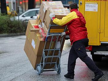 Seltsamer Paketbote in Selb unterwegs: Polizei sucht Zeugen