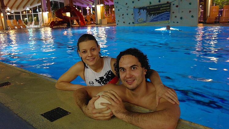 Julia und Andreas Weißenberger, Weltmeisterin und Vize-Weltmeister im Unterwasserrugby, würden gerne öfter mit der Wasserwacht Bad Brückenau trainieren. Foto: Stephanie Elm