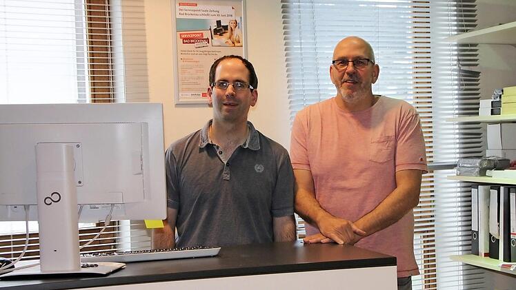 Seit November 2013 waren Gerhard Fläschner (rechts) und sein Sohn Sebastian Ansprechpartner für die Saale-Zeitung.  Foto: Ulrike Müller