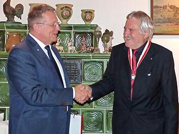 Henry Schramm (l.) dankte Albert Dorn für dessen unermüdlichen Einsatz.