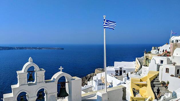 Eine Reise nach Griechenland verspricht Meer, Sonne und Kultur.
