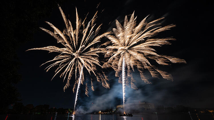 Fulminate Feuerwerk-Show beim 200. N&uuml;rnberger Volksfest