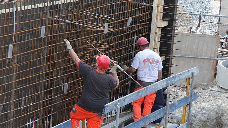 Arbeiter am neuen Pumpwerk.