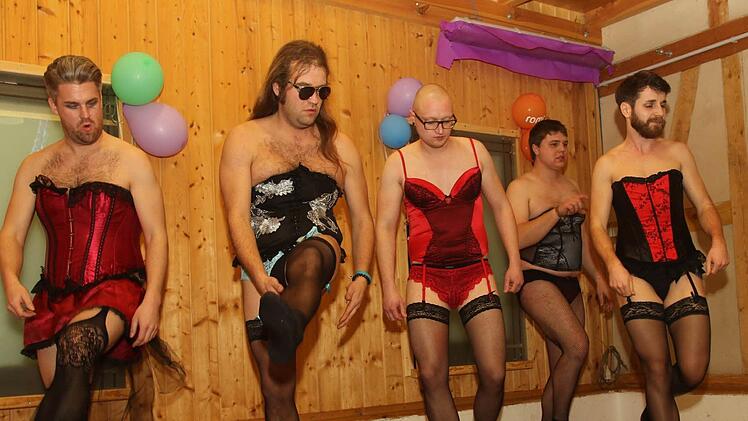 Die Männer brachten bei ihrem Tanz die Halle zum Brodeln. Foto: Michael Stelzner