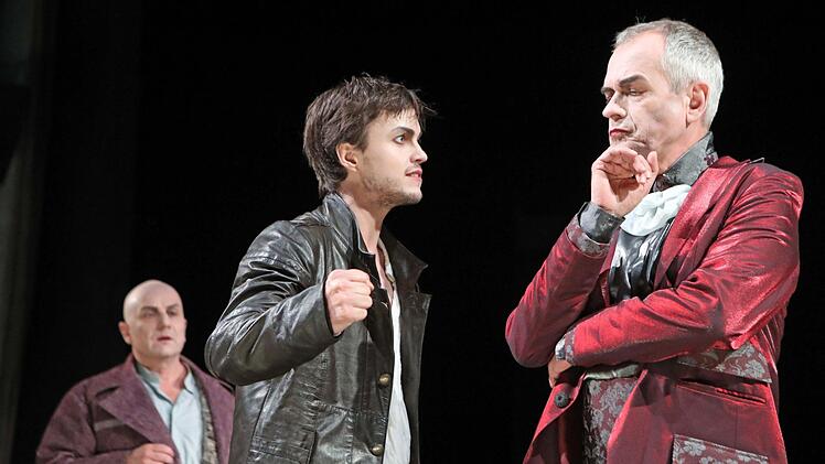 Szene aus "Wallenstein" am Landestheater Coburg.Foto: Henning Rosenbusch