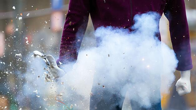 Berliner Feuerwehr demonstriert Gefahren vor Silvester