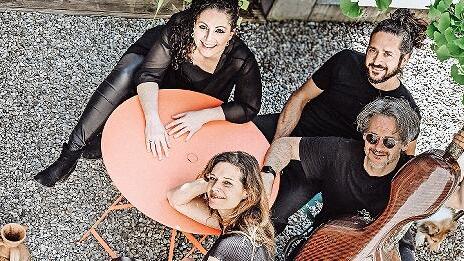 Das Streichtrio Tractatus zusammen mit PoetrySlamerin Lia Hartl.