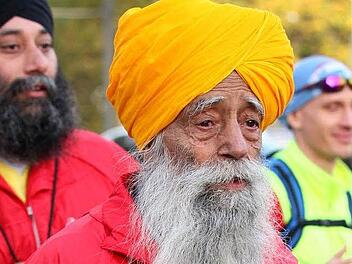 Der Inder Fauja Sing ist der schnellste, älteste Marathonläufer der Welt. Foto: Veranstalter/ BMW Frankfurt Marathon