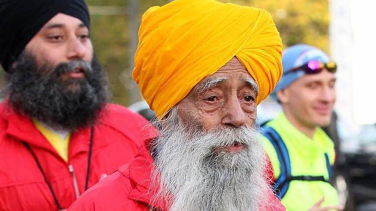 Der Inder Fauja Sing ist der schnellste, älteste Marathonläufer der Welt. Foto: Veranstalter/ BMW Frankfurt Marathon