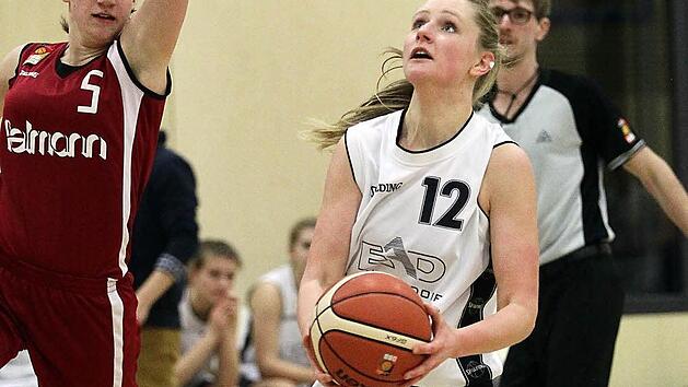 Antonia Gut (r.) steht wieder im Kader der DJK Brose Bamberg. Foto: sportpress