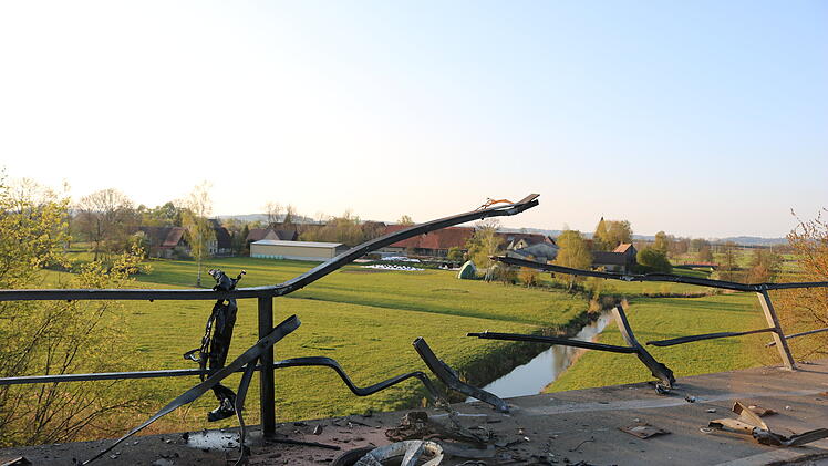 Fahrzeug kracht in Leitplanke: Fahrer verstirbt an Unfallstelle