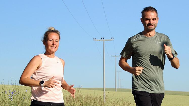 Jasmin ("Jassi") und Bernd Lindner lieben das Laufen. Da aktuell keine Massenveranstaltungen wie Marathons  stattfinden dürfen, haben sie einen Weg gefunden, sich virtuell mit anderen Läufern zu messen und auszutauschen. Diana Fuchs