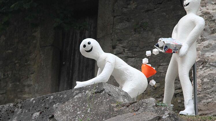 Die Installation "Zucker in Arsch" soll Kritik an der Überflussgesellschaft üben.