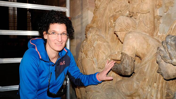 Katrin Müller hat die filigrane Gesamtkunstwerk von Adam Kraft wieder zum Strahlen gebracht. Foto: Nikolas Pelke