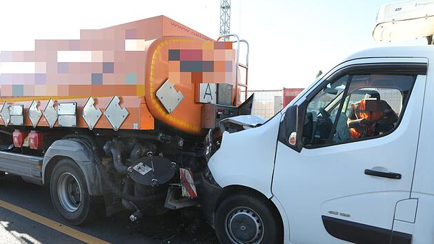 A3-Vollsperrung nach schwerem Unfall am Kreuz Erlangen/F&uuml;rth
